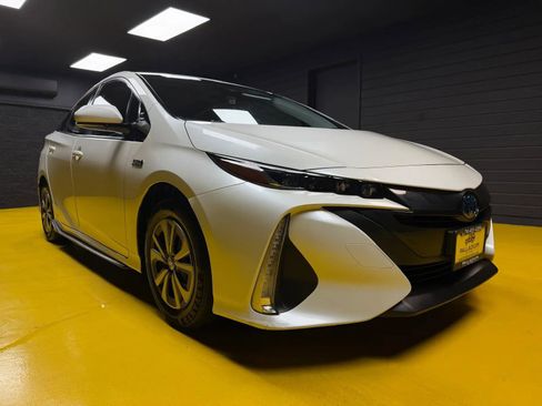 Used 2017 Toyota Prius Prime Premium w/ Preferred Accessory Package image 2