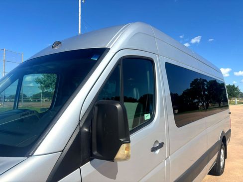 Used 2007 Dodge Sprinter 2500 w/ Cooling Group image 9