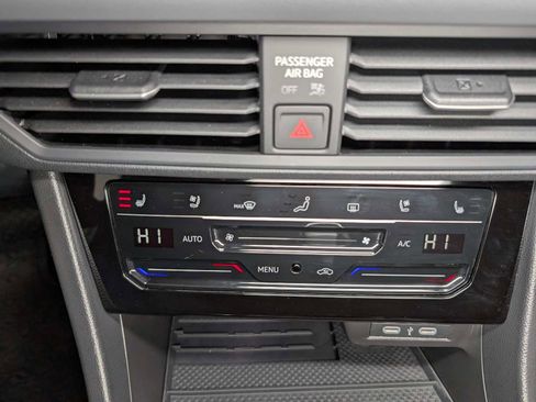 Used 2025 Volkswagen Jetta SEL image 36