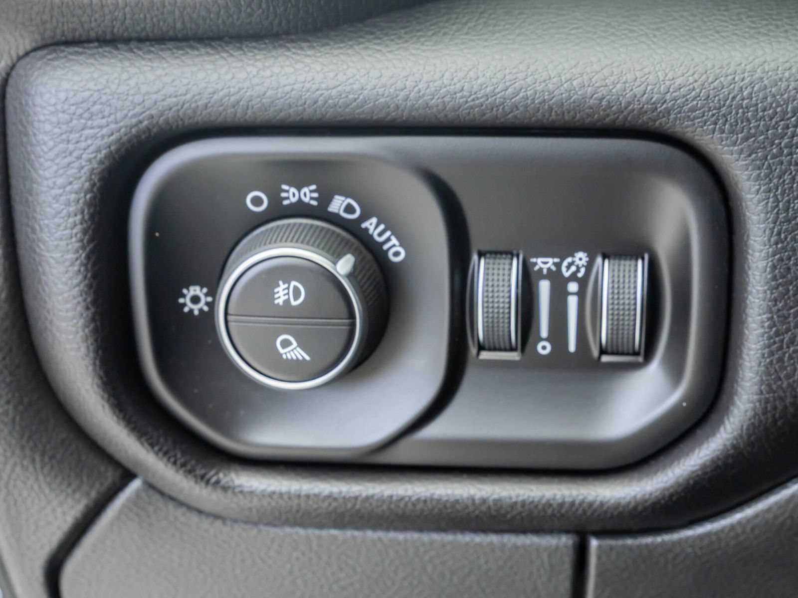 Used 2025 RAM 2500 Laramie w/ Night Edition AWD/4WD image 19