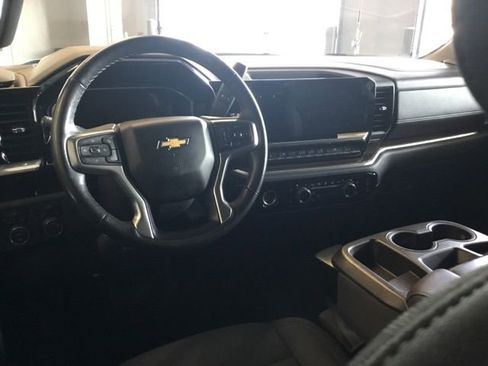 Used 2022 Chevrolet Silverado 1500 LT image 3