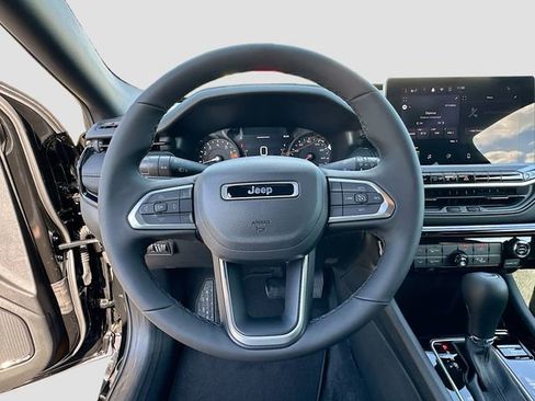 New 2026 Jeep Compass Latitude image 7