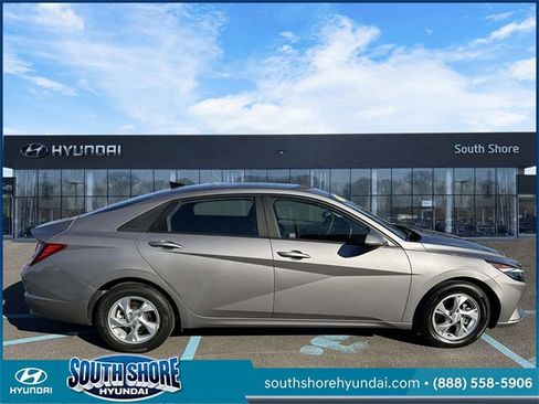 Certified 2021 Hyundai Elantra SE image 4