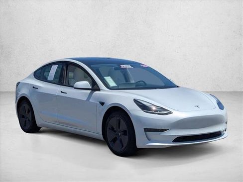 Used 2023 Tesla Model 3 Standard Range RWD image 3