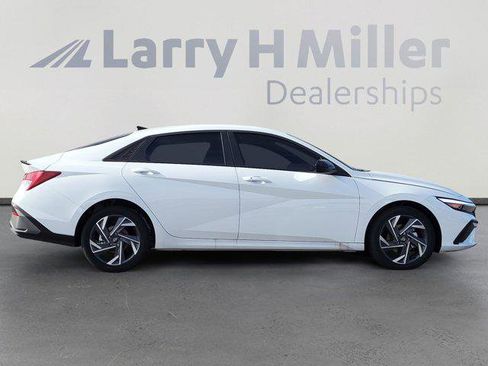 New 2025 Hyundai Elantra SEL image 8