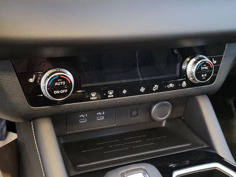 New 2026 Mitsubishi Outlander SE image 17