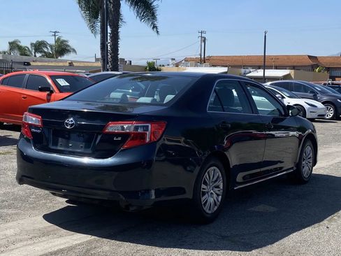 Used 2014 Toyota Camry LE FWD image 4