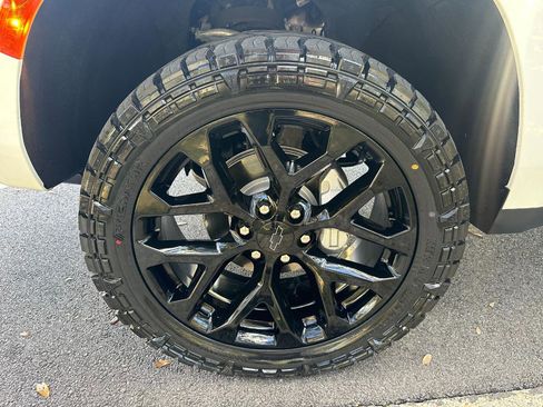 Used 2021 Chevrolet Tahoe Z71 w/ Rear Media and Nav Package image 57