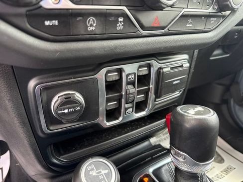 Used 2024 Jeep Wrangler Unlimited Sahara w/ Technology Group AWD/4WD image 39