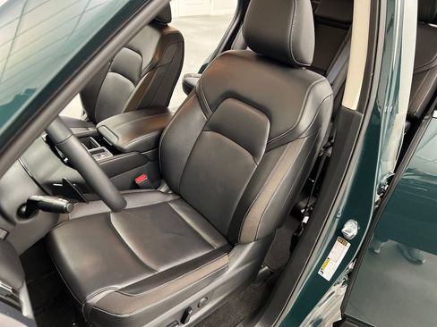 Used 2025 Nissan Pathfinder SL FWD image 9