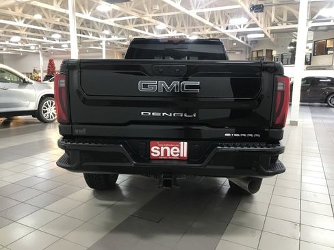 Used 2025 GMC Sierra 3500 Denali Ultimate image 4