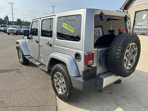 Used 2013 Jeep Wrangler Unlimited Sahara w/ Dual Top Group AWD/4WD image 9