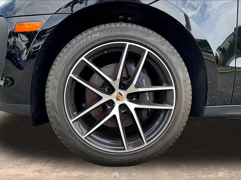 Used 2023 Porsche Macan AWD/4WD image 34