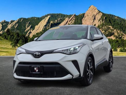 Used 2021 Toyota C-HR XLE FWD image 3