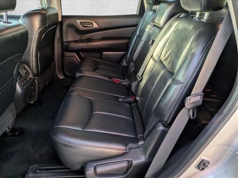 Used 2015 Nissan Pathfinder SL image 17