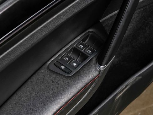 Used 2017 Volkswagen GTI SE image 43