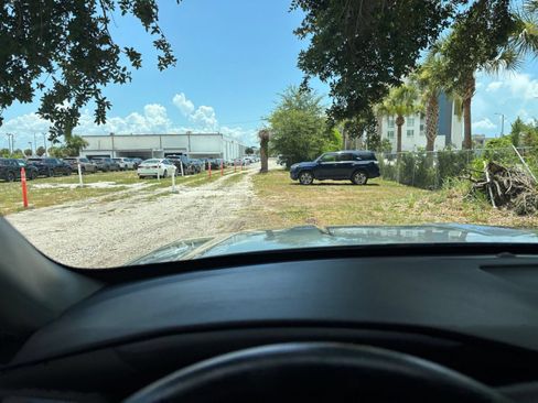 Used 2023 Ford Explorer XLT w/ Equipment Group 202A AWD/4WD image 37