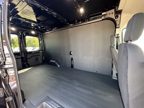 New 2026 Ford Transit 250 148 Medium Roof RWD image 24