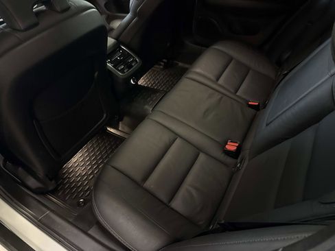 Used 2020 Volvo V60 T5 Cross Country image 15