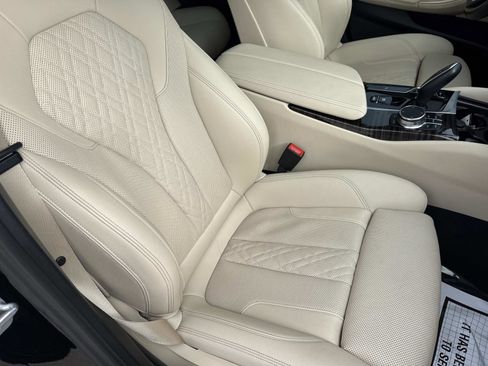 Used 2023 BMW 530i image 11