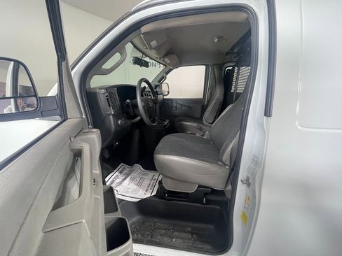 Used 2023 GMC Savana 2500 w/ Driver Convenience Package image 12