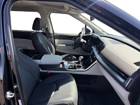 Used 2024 Kia Carnival SX Prestige image 17