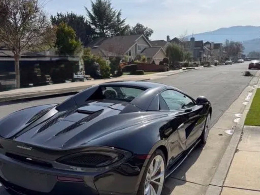 Used 2019 McLaren 570S Spider RWD image 8