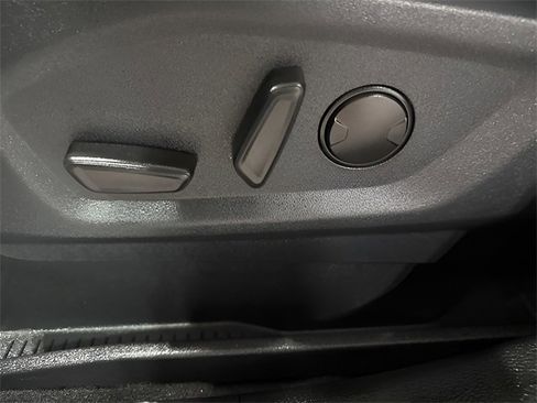 Used 2024 Ford Edge Titanium image 25