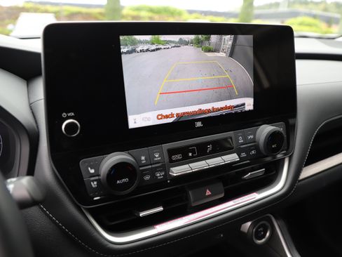 Used 2024 Toyota Grand Highlander AWD Hybrid image 24