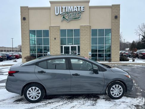 Used 2020 Nissan Versa S image 1