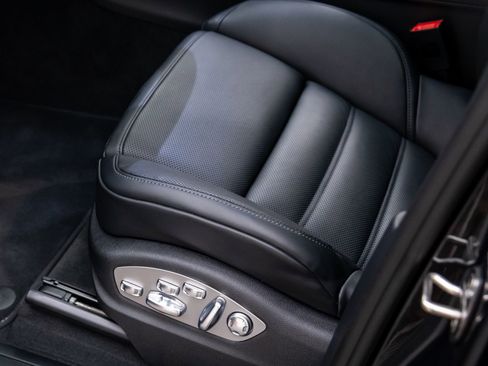 Certified 2026 Porsche Macan AWD/4WD image 16