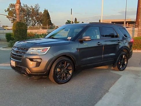 Used 2018 Ford Explorer XLT w/ Equipment Group 202A FWD image 4