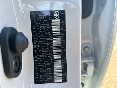 Used 2025 Toyota Corolla LE image 27