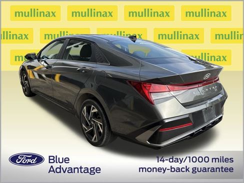 Used 2025 Hyundai Elantra SEL image 3