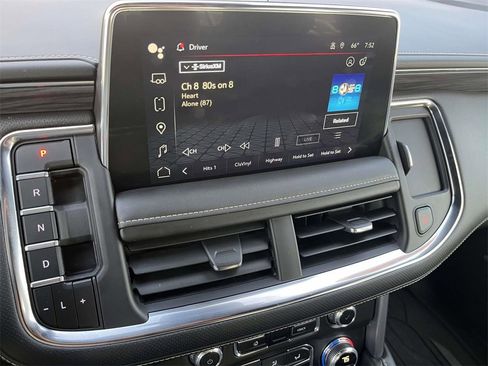 Used 2024 GMC Yukon XL SLT w/ SLT Luxury Package image 28