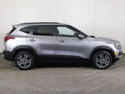 Used 2023 Kia Seltos S w/ Navigation Package image 17