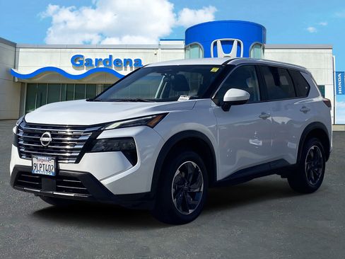 Used 2024 Nissan Rogue SV FWD image 3