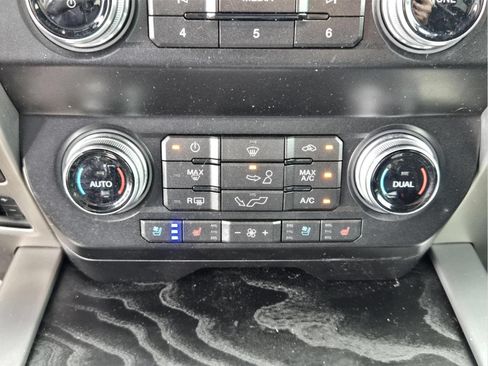 Used 2019 Ford F150 Platinum w/ Equipment Group 701A Luxury AWD/4WD image 17