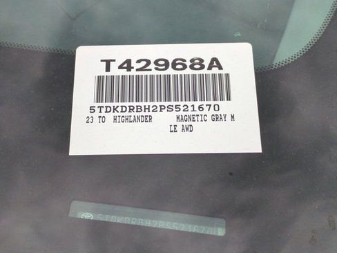 Used 2023 Toyota Highlander LE AWD/4WD image 17