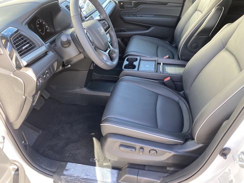 New 2026 Honda Odyssey Touring image 13