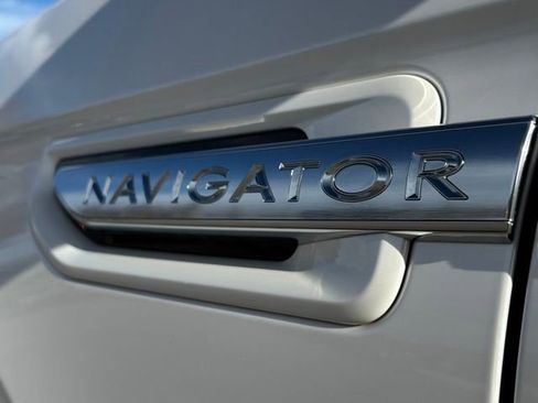 Used 2019 Lincoln Navigator Reserve image 21