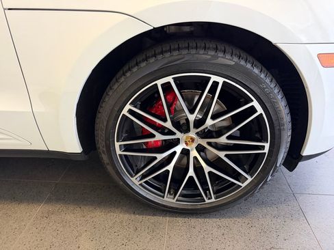 Certified 2024 Porsche Macan S AWD/4WD image 13