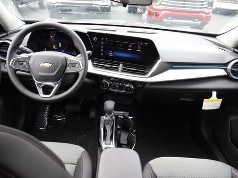 New 2026 Chevrolet Trax LT w/ LT Convenience Package FWD image 17