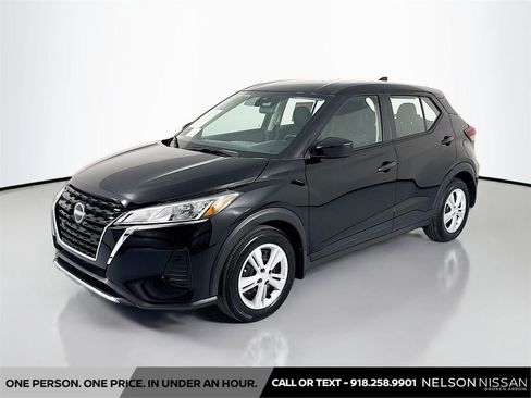 Certified 2025 Nissan Kicks Play S image 1