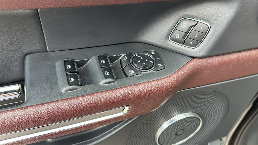 Used 2024 Ford Expedition Limited AWD/4WD image 12