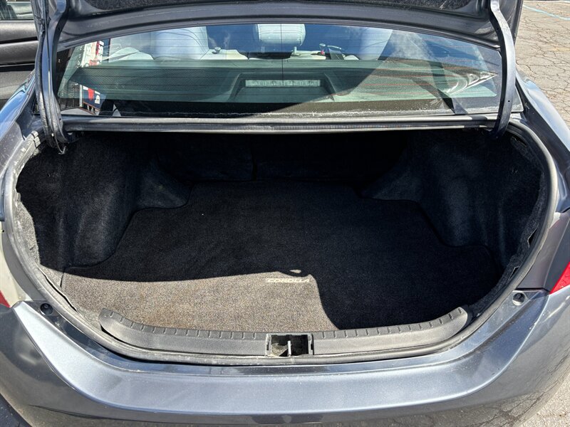 Used 2017 Toyota Corolla LE w/ Carpet Mat Package (TMS) FWD image 13