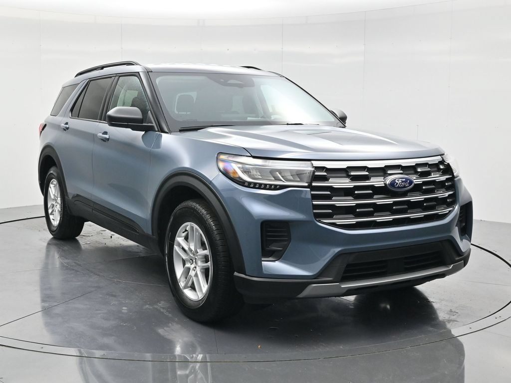 Used 2026 Ford Explorer Active AWD/4WD image 3