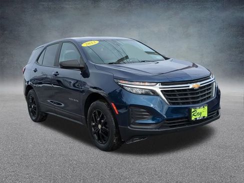 Certified 2023 Chevrolet Equinox LS w/ LS Convenience Package image 3