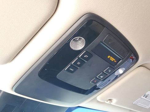 Used 2022 Kia Carnival EX image 28