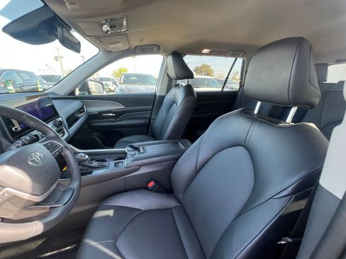 Used 2025 Toyota Grand Highlander FWD image 38